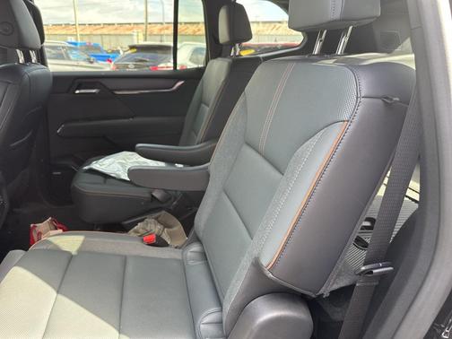 2024 GMC Acadia AWD AT4