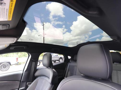 Molten Magenta Metallic Tinted Clearcoat 2025 Ford Mustang Mach-E GT