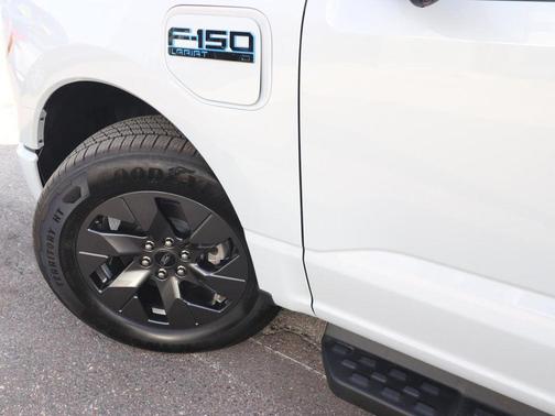 2025 Ford F-150 Lightning LARIAT