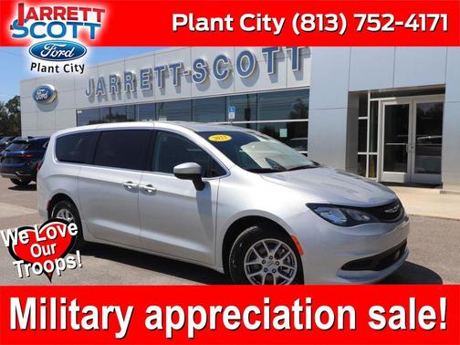 Silver Mist Clearcoat 2023 Chrysler Voyager LX