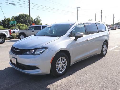 Silver Mist Clearcoat 2023 Chrysler Voyager LX