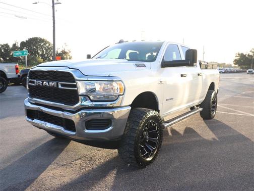 2020 RAM 2500 Tradesman Crew Cab 4X4 6'4' Box