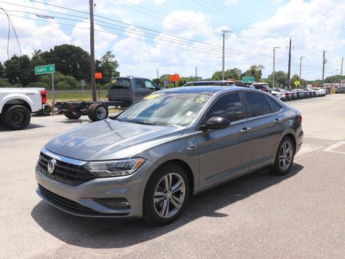 Platinum Gray Metallic 2020 Volkswagen Jetta 1.4T R-Line