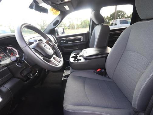 2024 RAM 1500 Classic Warlock Crew Cab 4x2 5'7' Box