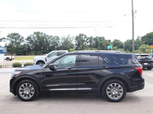 Agate Black Metallic 2026 Ford Explorer Platinum