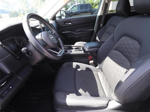2022 Nissan Pathfinder SV 2WD