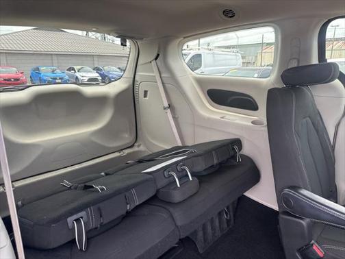 2021 Chrysler Voyager LX
