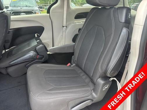 2021 Chrysler Voyager LX