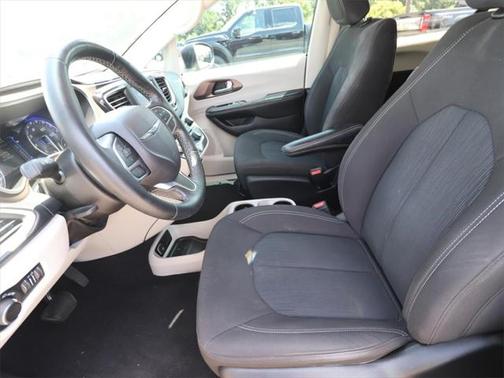 2021 Chrysler Voyager LX
