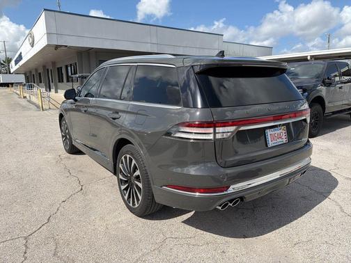 Chroma Caviar Dark Gray Metallic Clearcoat 2023 Lincoln Aviator Black Label Grand Touring AWD