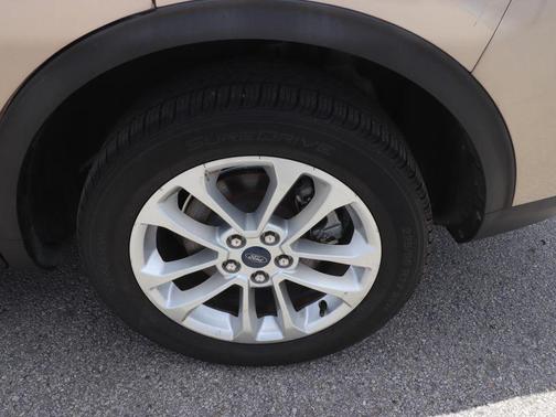 Desert Gold Metallic 2020 Ford Escape SE