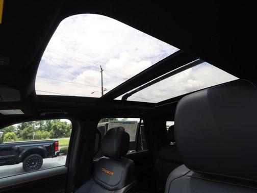 Glacier Gray Metallic Tri-Coat 2026 Ford Expedition Tremor