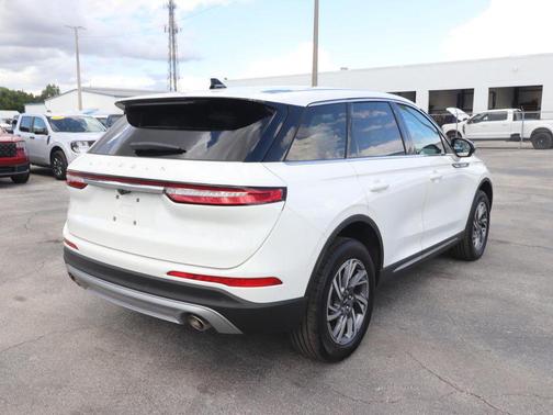 Pristine White Metallic Tri-Coat 2025 Lincoln Corsair Premiere