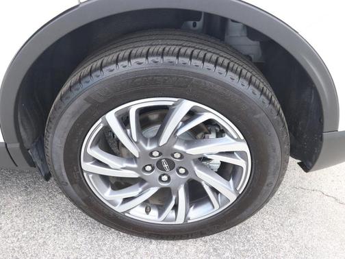 Pristine White Metallic Tri-Coat 2025 Lincoln Corsair Premiere