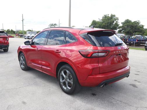 Rapid Red Metallic Tinted Clearcoat 2023 Ford Escape ST-Line