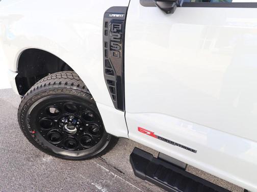 Avalanche 2026 Ford F-250 Lariat