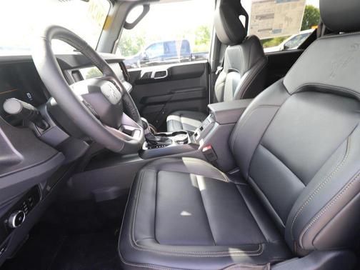 Oxford White 2026 Ford Bronco Badlands