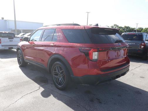 Rapid Red Metallic Tinted Clearcoat 2025 Ford Explorer ST-Line