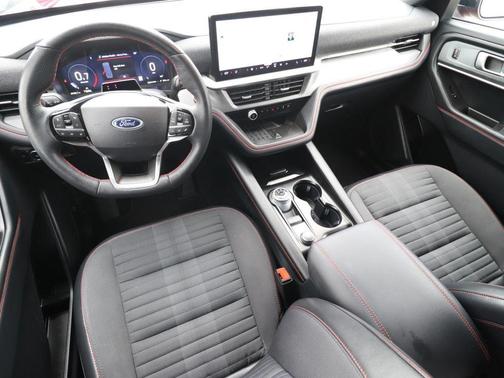 Rapid Red Metallic Tinted Clearcoat 2025 Ford Explorer ST-Line