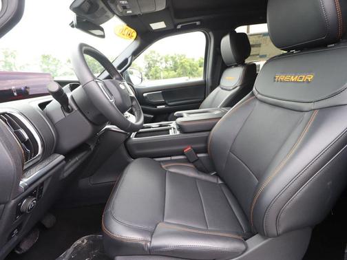 Marsh Gray 2026 Ford Expedition Tremor