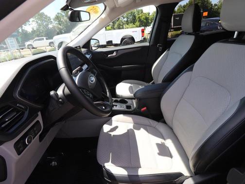 Star White Metallic Tri-Coat 2025 Ford Escape PHEV SE