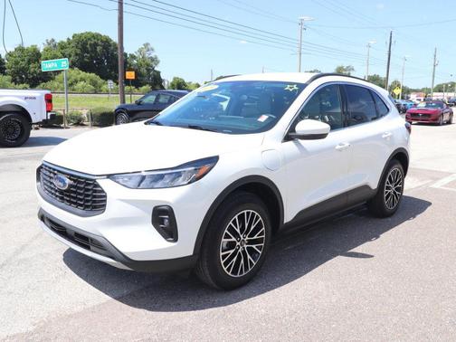 Star White Metallic Tri-Coat 2025 Ford Escape PHEV SE