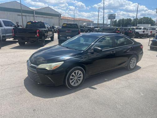 Midnight Black Metallic 2016 Toyota Camry LE
