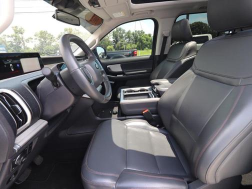 Space Silver Metallic 2025 Ford Expedition Max Active 4x4