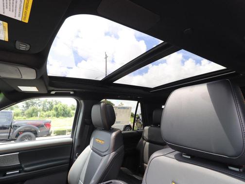 Glacier Gray Metallic Tri-Coat 2027 Ford Expedition Tremor