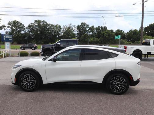 Star White Metallic Tri-Coat 2024 Ford Mustang Mach-E Premium
