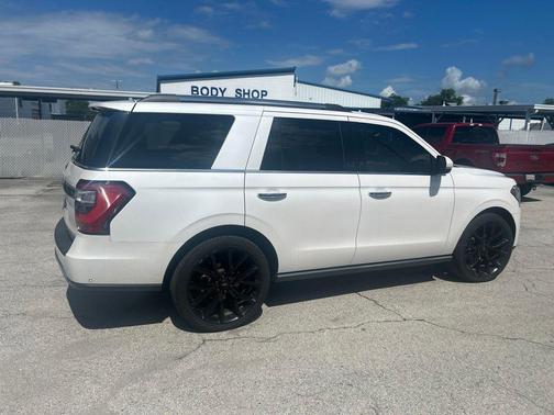 White Platinum 2018 Ford Expedition Limited