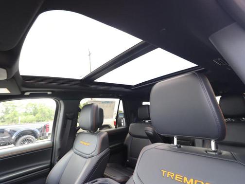 Glacier Gray Metallic Tri-Coat 2026 Ford Expedition Tremor