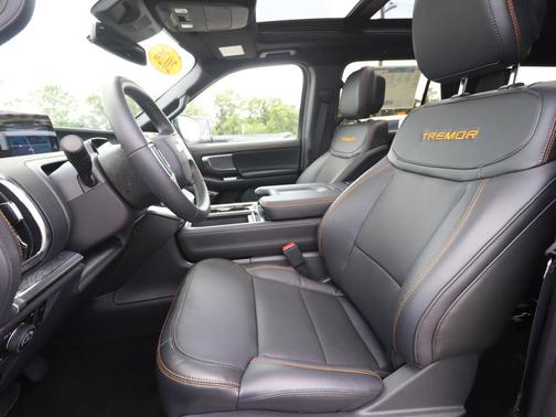 Glacier Gray Metallic Tri-Coat 2026 Ford Expedition Tremor