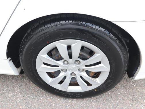 Pearl White 2011 Hyundai SONATA GLS