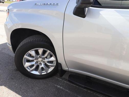 Silver Ice Metallic 2022 Chevrolet Silverado 1500 Custom