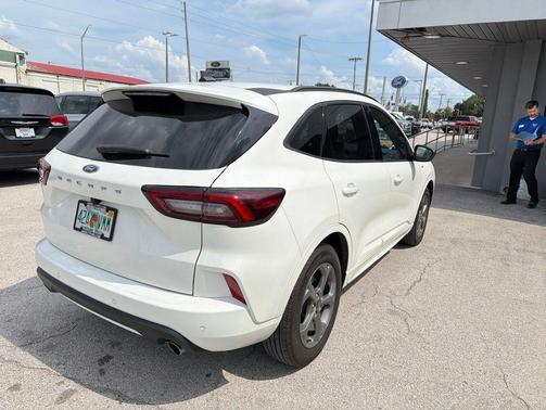 Star White Metallic Tri-Coat 2024 Ford Escape ST-Line