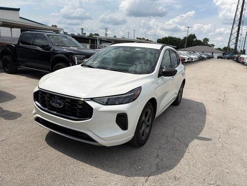 Star White Metallic Tri-Coat 2024 Ford Escape ST-Line