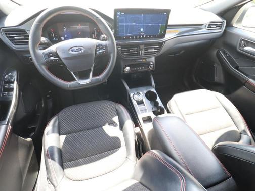 Star White Metallic Tri-Coat 2024 Ford Escape ST-Line