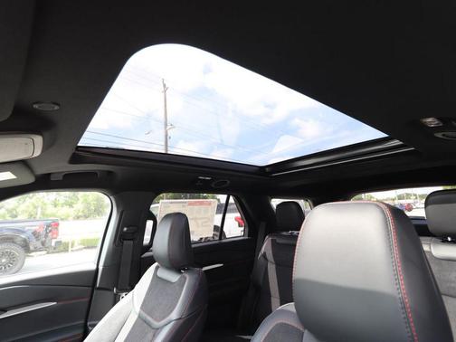 Star White Metallic Tri-Coat 2026 Ford Explorer ST