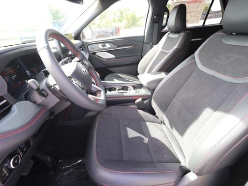 Star White Metallic Tri-Coat 2026 Ford Explorer ST