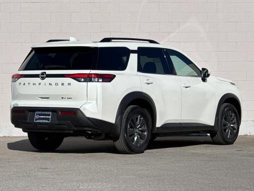 2024 Nissan Pathfinder SV