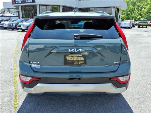 Green 2025 Kia Niro EX Touring
