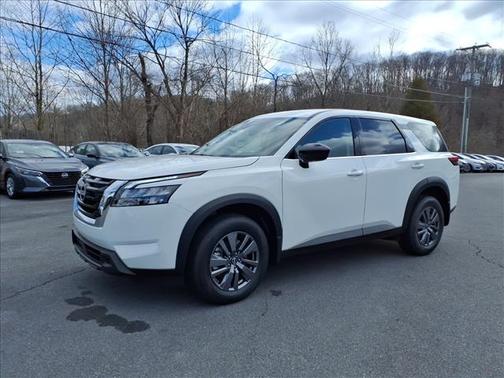 2025 Nissan Pathfinder S