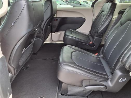 2024 Chrysler Pacifica Touring-L