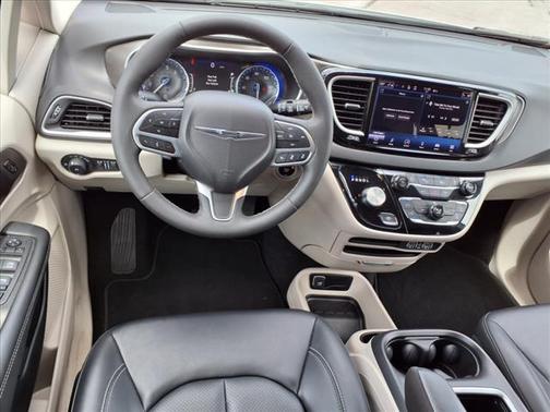 2024 Chrysler Pacifica Touring-L