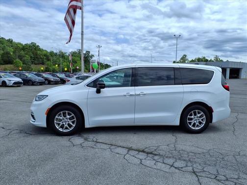 2024 Chrysler Pacifica Touring-L