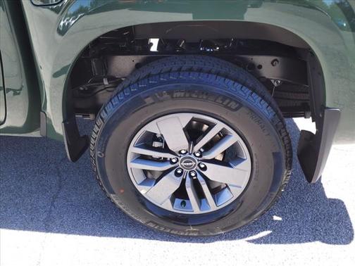 2025 Nissan Frontier SV