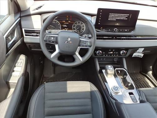 White Diamond / Black 2026 Mitsubishi Outlander EDITION