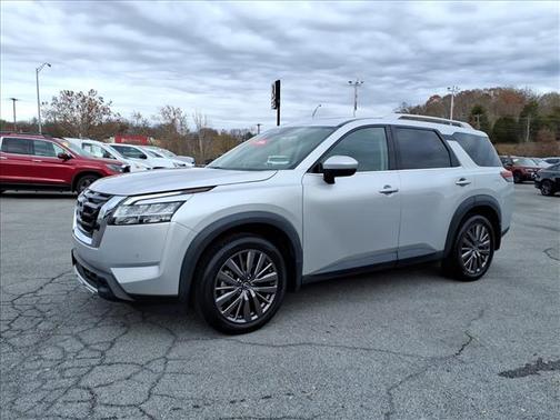2023 Nissan Pathfinder SL