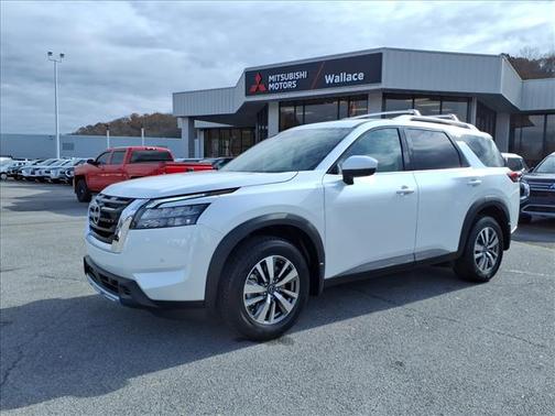 2025 Nissan Pathfinder SL